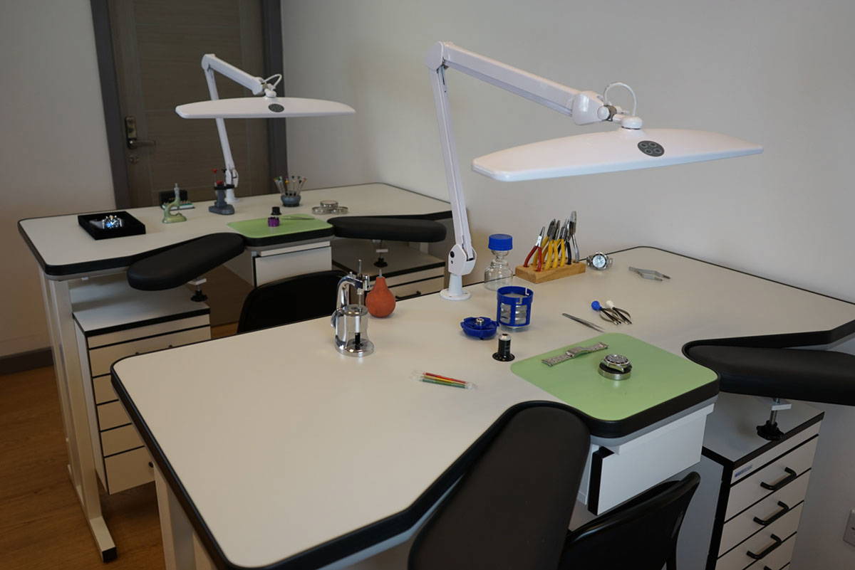 Independent rolex watch repair workshop